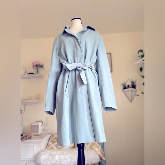 Light Blue and Lightweight London Fog Trench Coat with Inside Pocket EUC Size L - Picture 1 of 9